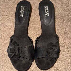 Kitten heel mules